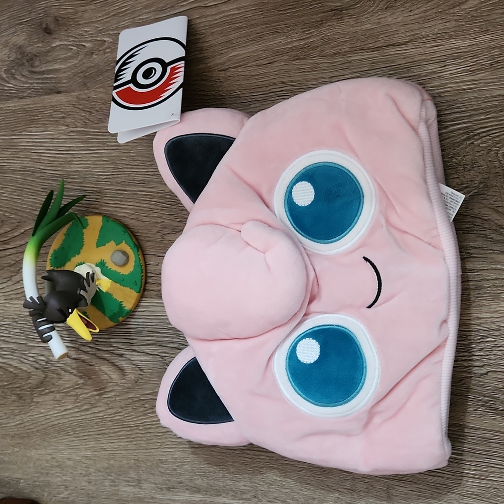 Pokemon Jigglypuff Plush Hat & Galarian Farfetch'd Bold Figurine - New